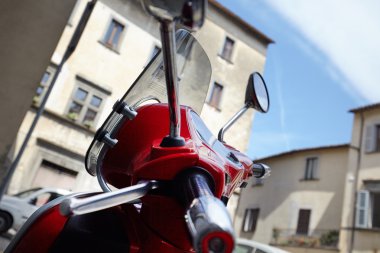 İtalyanca sokak motorla