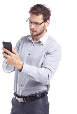 mobilephone kullanan genç adam