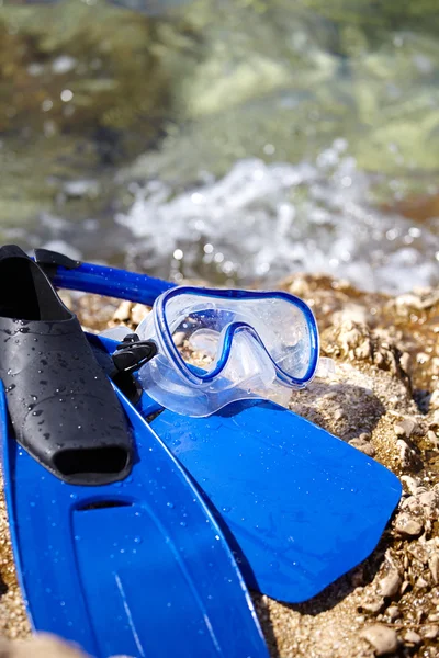 Mask, snorkel and fins for snorkeling — Stock Photo, Image