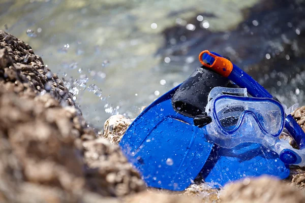 Mask, snorkel and fins for snorkeling — Stock Photo, Image