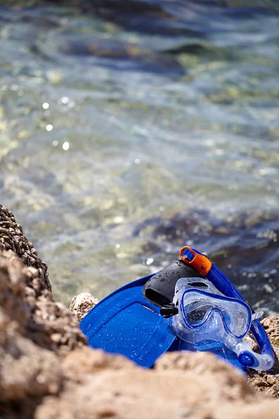 Mascarilla, snorkel y aletas para snorkel — Foto de Stock
