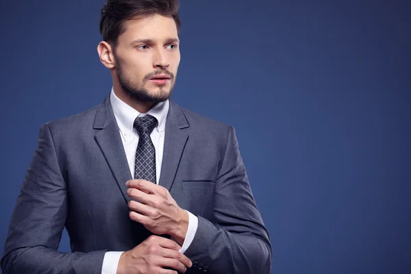 Joven hombre de negocios guapo — Foto de Stock