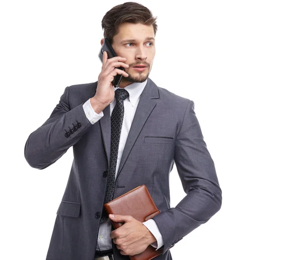 Hombre de negocios en traje usando teléfono móvil — Foto de Stock