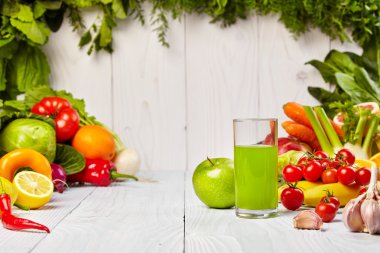 Meyve ve sebzeli taze meyve suyu