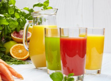 Meyve ve sebze ile taze meyve suları
