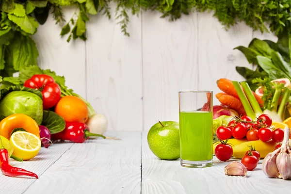 Meyve ve sebzeli taze meyve suyu