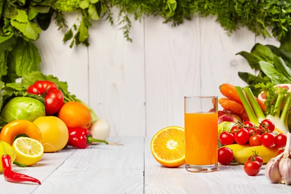 Meyve ve sebze ile taze meyve suları