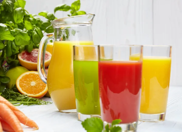 Meyve ve sebze ile taze meyve suları
