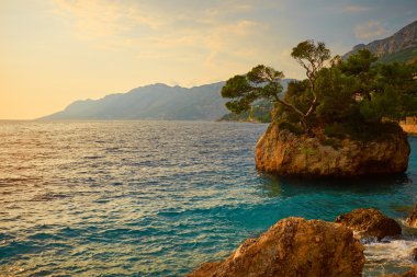 Gün batımında Rock Island.