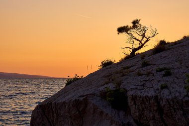 Rock Island altın gün batımında.