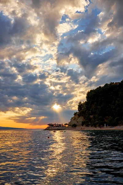 Zonsondergang op Kroatische strand — Stockfoto