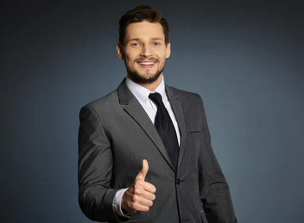 Hombre de negocios guapo en traje — Foto de Stock