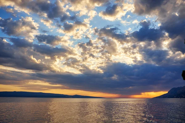 Pôr do sol na praia croata — Fotografia de Stock