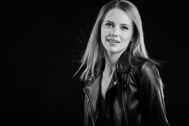 kadın zarif ceketli