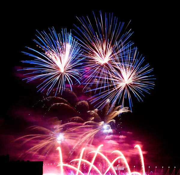 Fuochi d'artificio di celebrazione di anno nuovo — Foto Stock