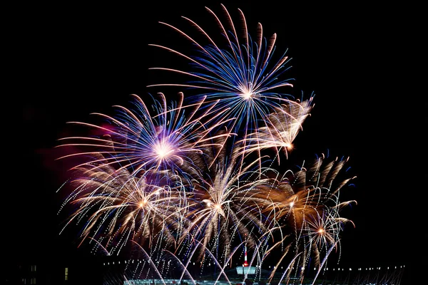 Fuochi d'artificio di celebrazione di anno nuovo — Foto Stock