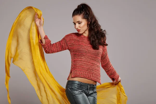 Vrouw in herfst kleur — Stockfoto