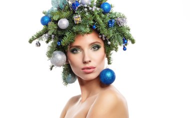 Noel ağacı saç modeli ile kız