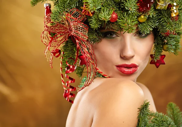 Ragazza con albero di Natale Acconciatura — Foto Stock