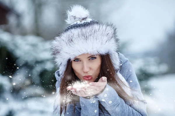 Winter woman outdoor — Stock Photo, Image