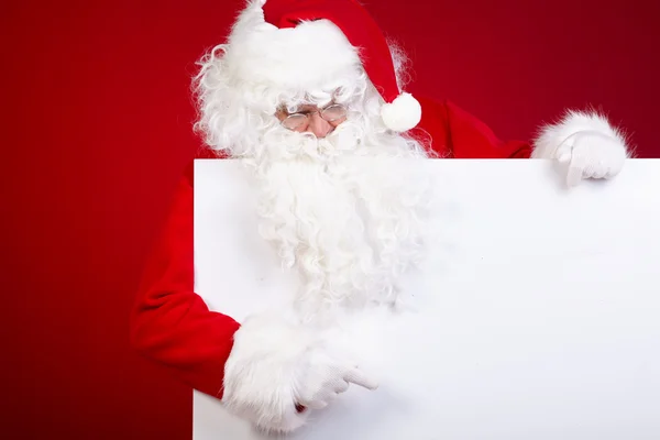 Santa Claus pekar i vit blank — Stockfoto