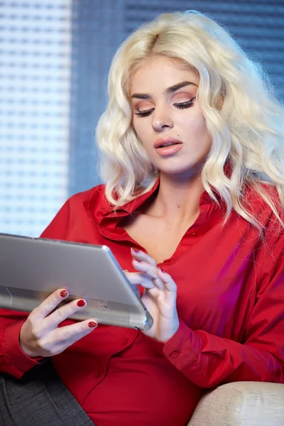 Woman with a tablet computer — Stock Photo, Image