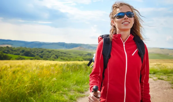 Backpacker färdas längs Italien — Stockfoto