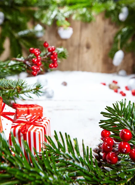 Kerstdecoratie met pijnboom — Stockfoto