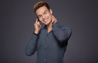 Telefonda Konuşan Adam