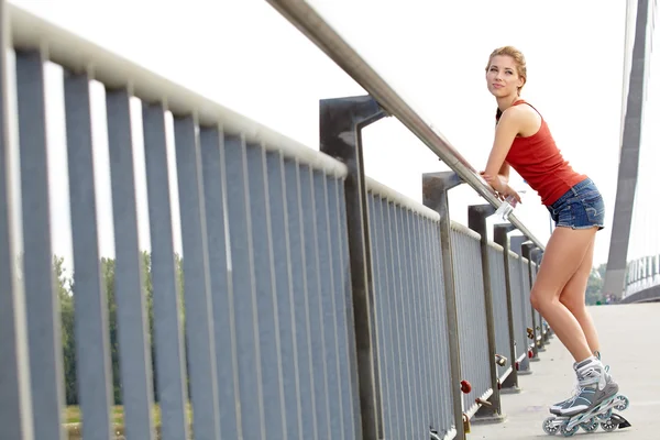 Woman skating with rollerblades — Stock Photo, Image