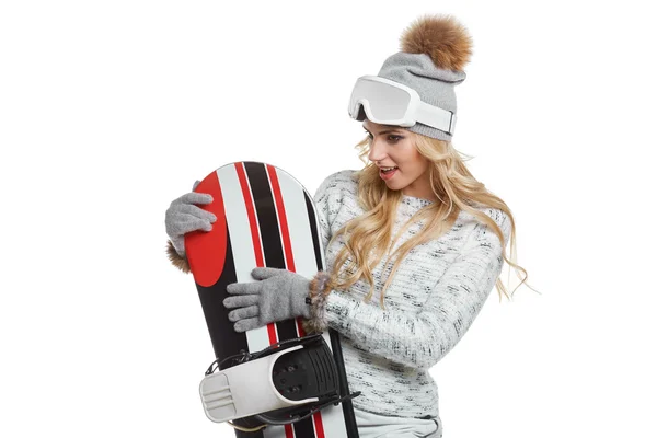 Žena v šatech snowboardista — Stock fotografie