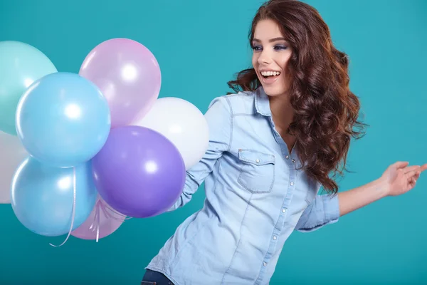 Morena mujer con globos —  Fotos de Stock