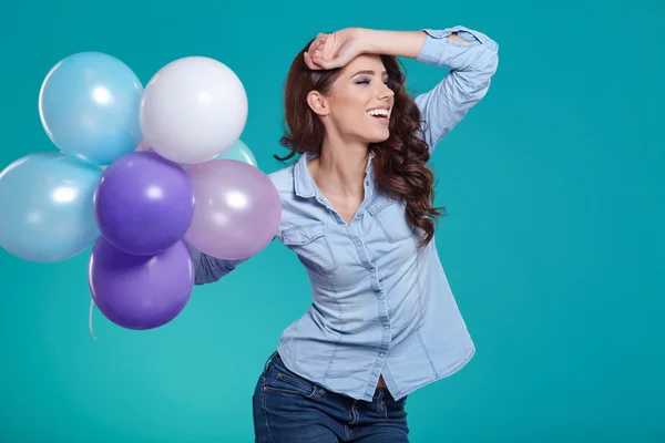 Morena mujer con globos —  Fotos de Stock