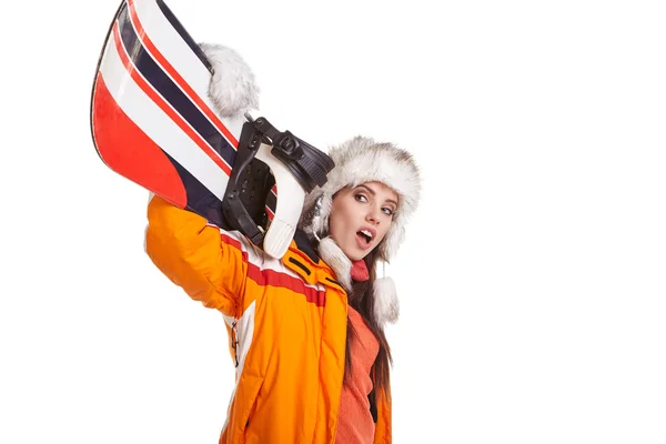 スノーボードで立っている女性 — ストック写真