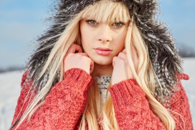 Güzel Sarışın Kadın