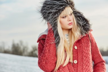 Güzel Sarışın Kadın