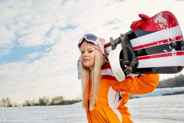 snowboard ile duran kadın