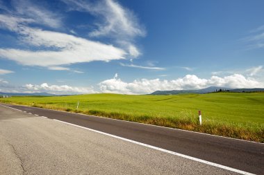 asfalt yol Tuscany Hills,