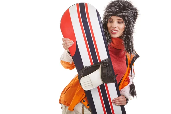 Kvinna som står med snowboard — Stockfoto