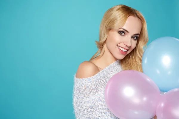 Mujer rubia con globos — Foto de Stock