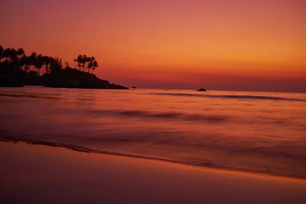 Bellissimo tramonto sulla spiaggia — Foto Stock