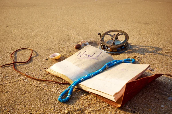 Beach with vintage sundial and notebook — Stock Photo, Image