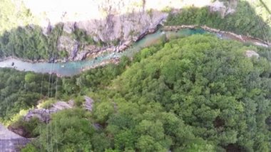 Dzhurdzhevich'ın köprü Kanyon Tara nehrin üzerinde uçan. Durmitor Milli Parkı. Karadağ
