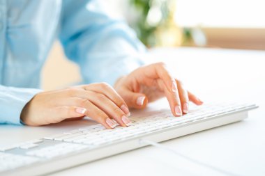 Klavyede yazarak işçisi kadın ofis