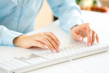 Klavyede yazarak işçisi kadın ofis