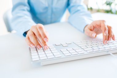 Klavyede yazarak işçisi kadın ofis