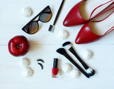 Temel moda kadın nesneler üzerinde ahşap arka plan