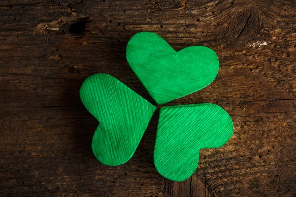 Green shamrock clovers on wooden background — Stock Photo, Image