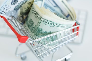 Dolar, bilgisayar klavyesindeki alışveriş arabası