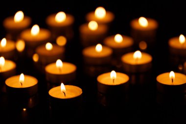 yanan mumlar ile sığ derinlik-in tarla